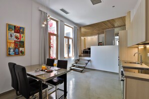 Signature Apartment | In-room dining