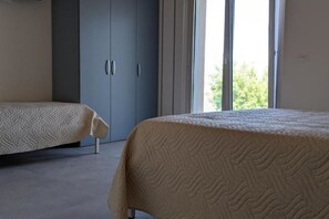 1 chambre, coffres-forts dans les chambres, fer et planche à repasser