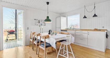 Cozy home in Glesborg with kitchen