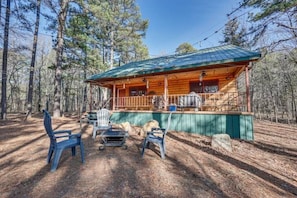 Terrace/patio - 2-Cabins One-Acre Lighted Forest Private Shooting Range (Hodgen)