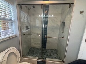 Shower, hair dryer, towels, soap - Ground Floor Spacious Kit W&D Close to Everything 3Mi To Beach Sleeps 4  KingBed (Bonita Springs)