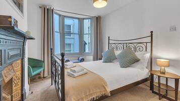 3 bedrooms, iron/ironing board, bed sheets