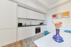 Fridge, toaster