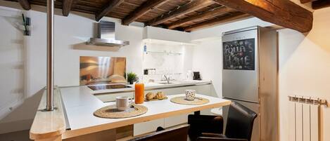 Geladeira, fogão, cooktop, lava-louças