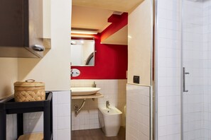 Doccia, asciugacapelli, bidet