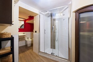 Dusche, Haartrockner, Bidet