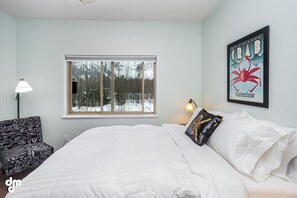 2 chambres, bureau, fer et planche à repasser, accès au Wi-Fi (inclus)