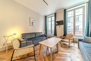 TV - Elegant apartment  – heart of Presqu’île, Lyon 2 (Lyon)