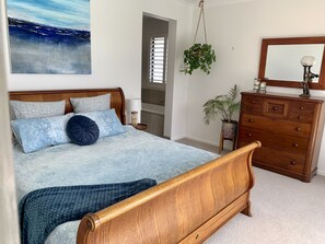 5 bedrooms, desk, iron/ironing board, free WiFi