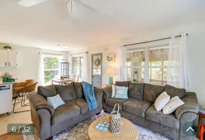 TV connectée, table de tennis de table, livres