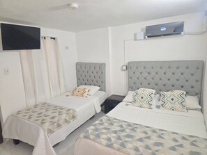 Standard-Dreibettzimmer | Minibar, kostenloses WLAN, Bettwäsche