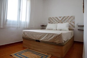 3 chambres, fer et planche à repasser, Wi-Fi gratuit, draps fournis