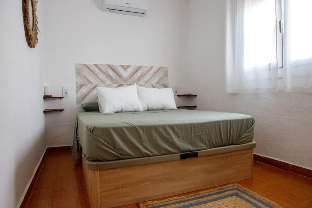 3 slaapkamers, een strijkplank/strijkijzer, gratis wifi, beddengoed
