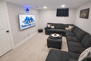 Smart-tv, pejs, bordfodbold, bøger