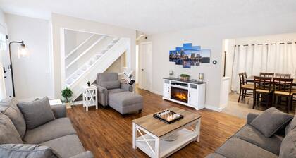 Game Room 4BR Retreat Near MOA/MSP | Family Home - outdoor space lots of parking