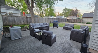 Clean, Spacious Home. MOA, MSP, Game Room, Big TV