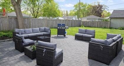 Game Room 4BR Retreat Near MOA/MSP | Family Home - outdoor space lots of parking