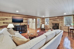 TV, fireplace - Historic Farmhouse, Fully Renovated in Fall 2023 (Loudoun County)