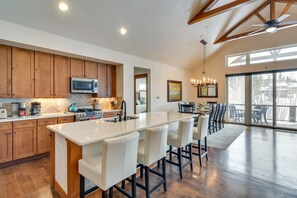 Fridge, microwave, stovetop, dishwasher