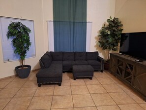 Una Smart TV, una pantalla de ordenador