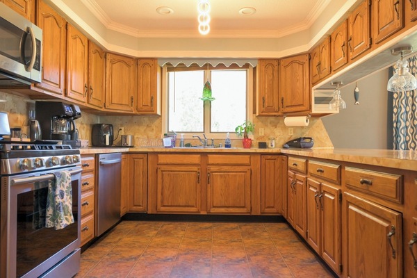 Køleskab, mikrobølgeovn, ovn, kogeplade