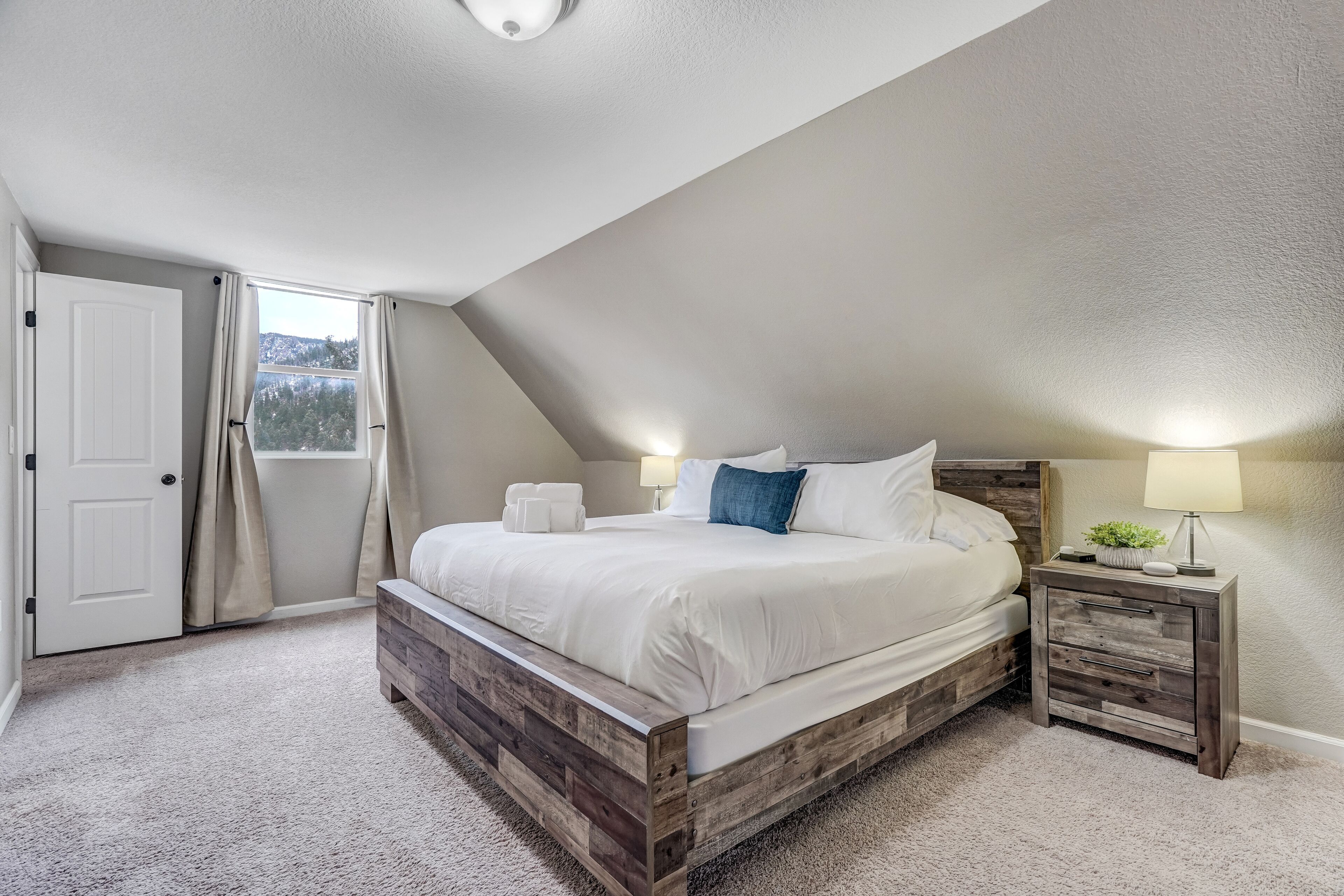 3 bedrooms, iron/ironing board, free WiFi