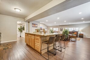 Interior - Pikes Peak Villa (Cascade)