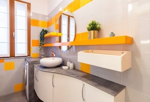Dusche, Bidet, Handtücher