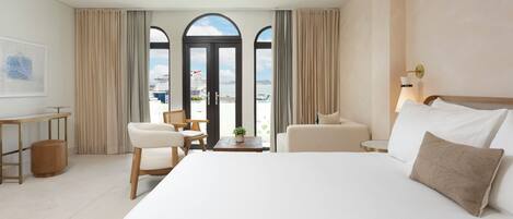 Suite, 1 très grand lit, balcon (Plaza) | Surmatelas, minibar, coffres-forts dans les chambres, bureau