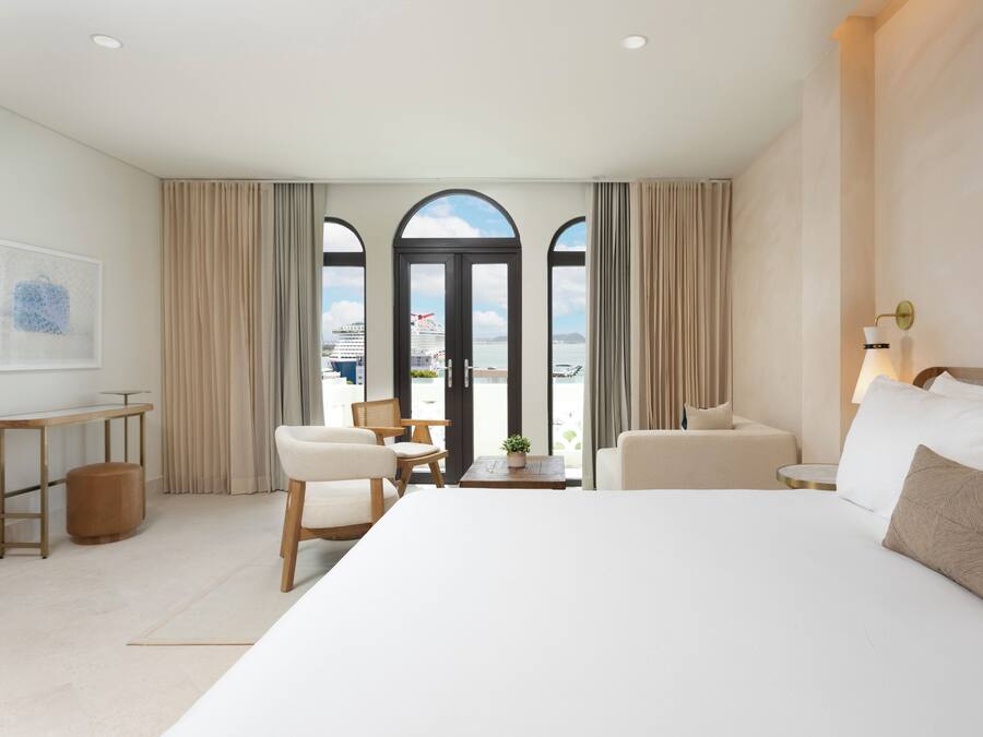 Svit - 1 kingsize-säng - balkong (Plaza) | Bäddmadrasser, minibar, värdeförvaringsskåp på rummet och skrivbord