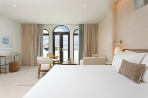 Colchones con pillow-top, minibar y caja de seguridad en la habitación 