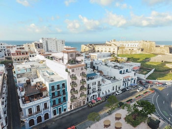 Hotel entrance and lobby at Alma San Juan, Puerto Rico, Autograph Collection