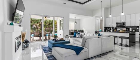 Smart TV, fireplace