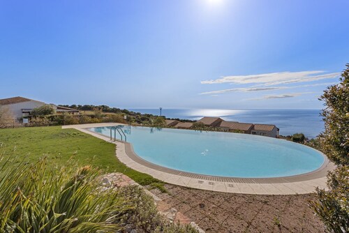 Casa Margarita with seaview and pool