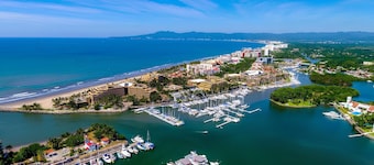 Tranquil Peninsula Golf 3BR Retreat