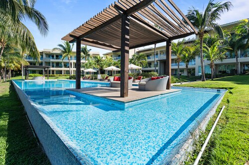 Tranquil Peninsula Golf 3BR Retreat