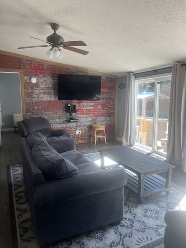 Cozy Cub Cabin 2 Sleeps 10 Full Linens Provided