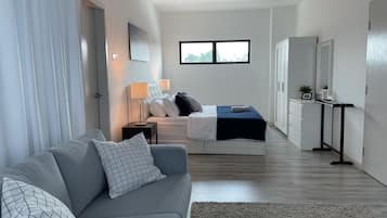 5 bedrooms, desk, iron/ironing board, WiFi