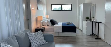 5 dormitorios, escritorio, tabla de planchar con plancha y wifi