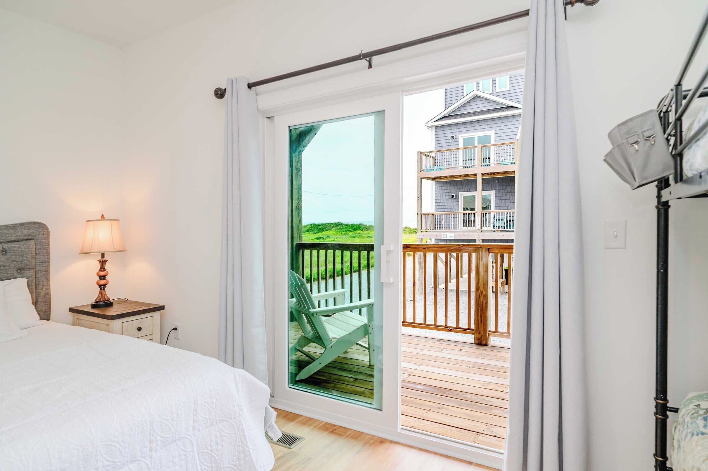 4 間睡房、書桌、熨斗/熨衫板、可攜式嬰兒床