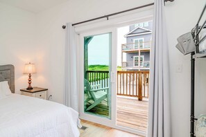 4 bedrooms, desk, iron/ironing board, travel cot