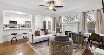 Luxury 5BR, 3BA Austin Retreat ~ Pool~ Parking