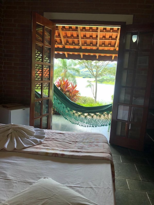 Standard Double or Twin Room | Desk, bed sheets - Pousada Solar dos Sonhos (Joanópolis)