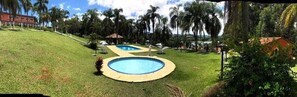 2 piscinas al aire libre