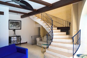 Smart TV - Dionisia Holiday Home (Għasri)