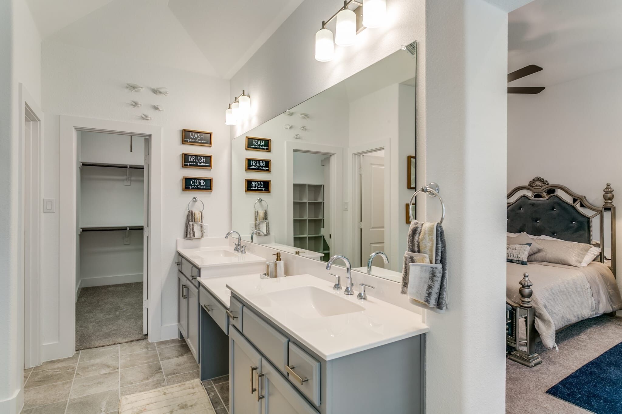 3 habitaciones, tabla de planchar con plancha, wifi y ropa de cama 