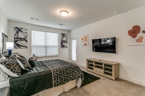 3 chambres, fer et planche à repasser, Wi-Fi, draps fournis