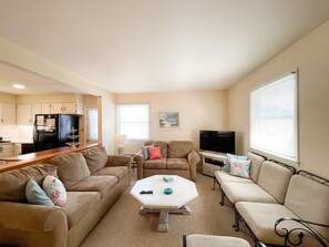 TV, DVD player - 4 Bedroom House with Screened Porch, Sleeps 10 (West Cape May)