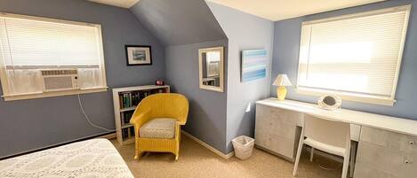 4 bedrooms, iron/ironing board, internet
