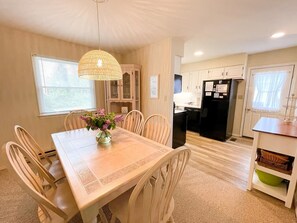 Dining - 4 Bedroom House with Screened Porch, Sleeps 10 (West Cape May)